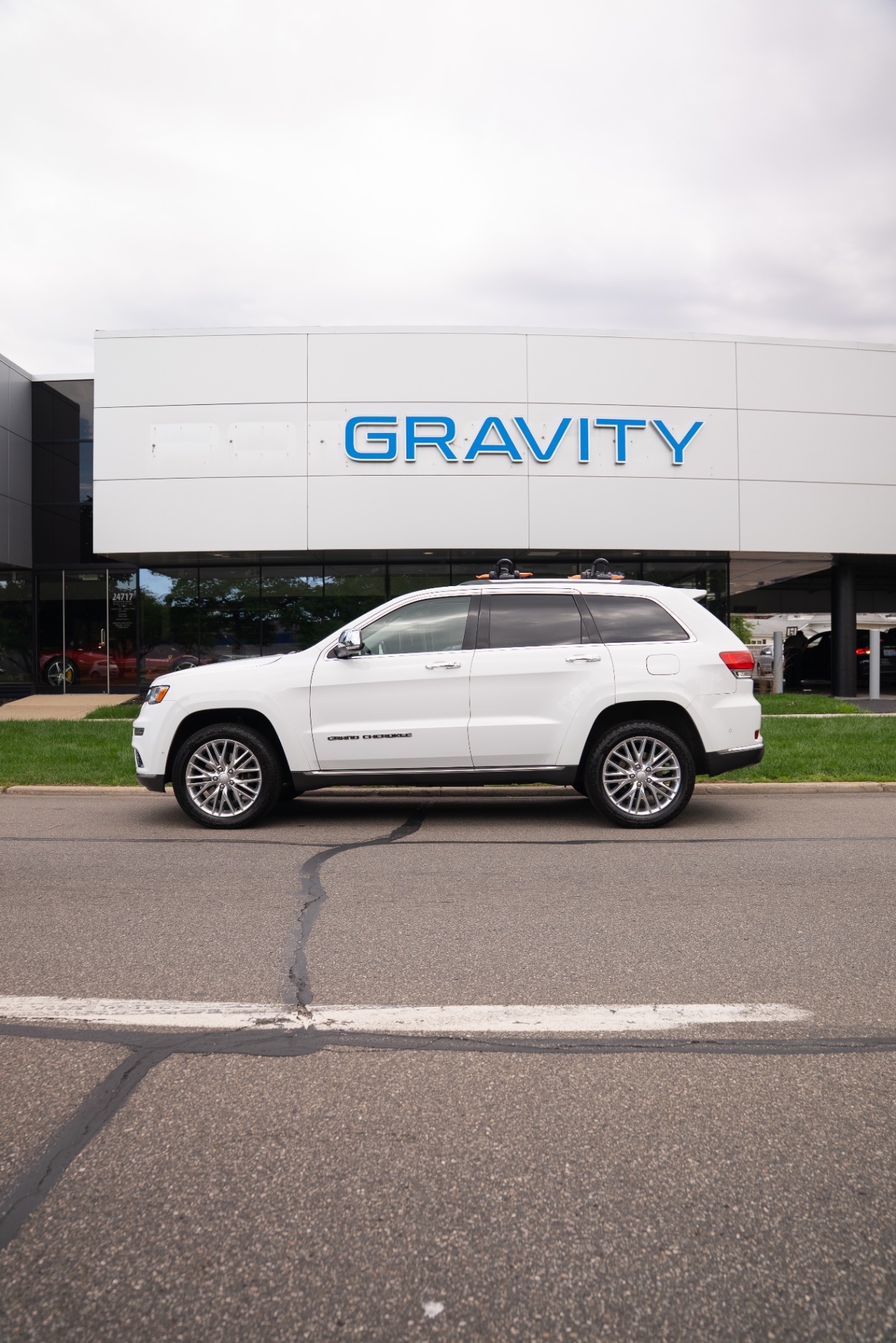 2018 Jeep Grand Cherokee Summit - Image 1