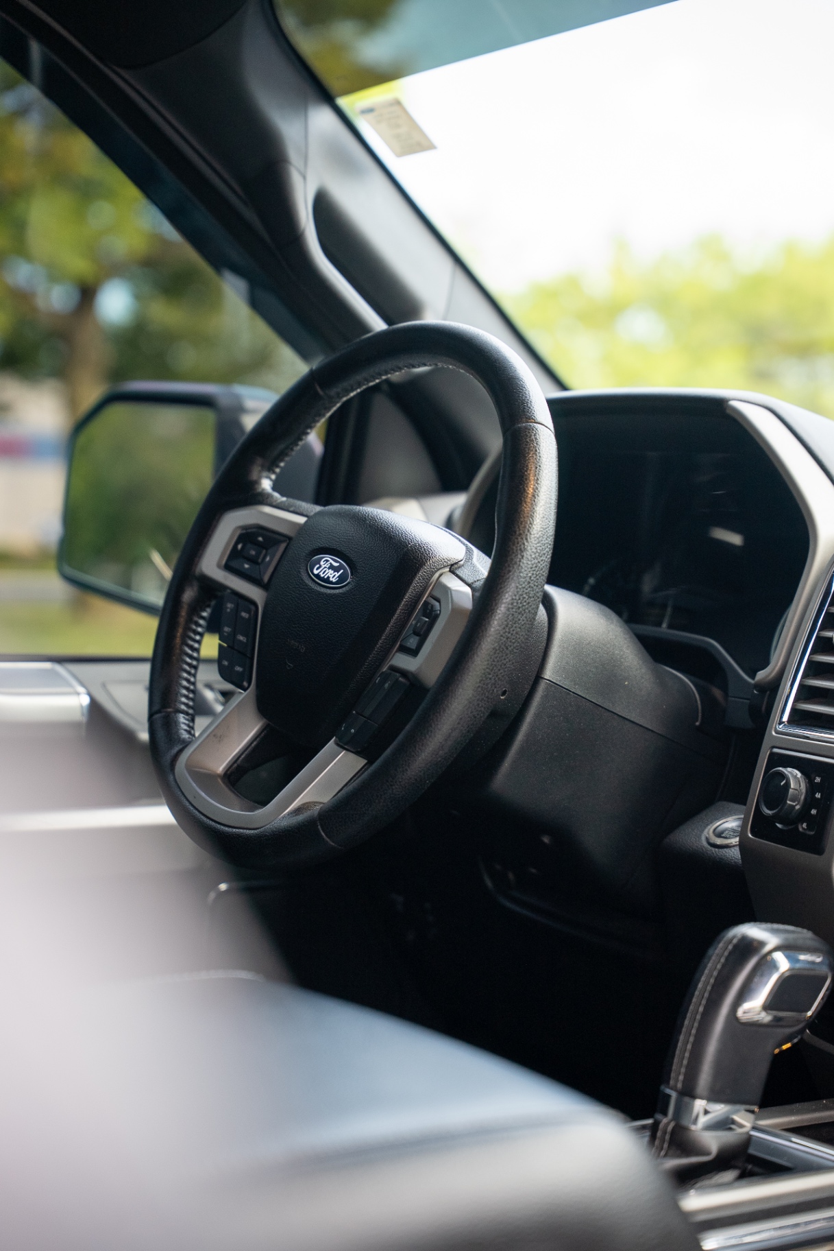 2015 Ford F-150 Lariat - Photo 15
