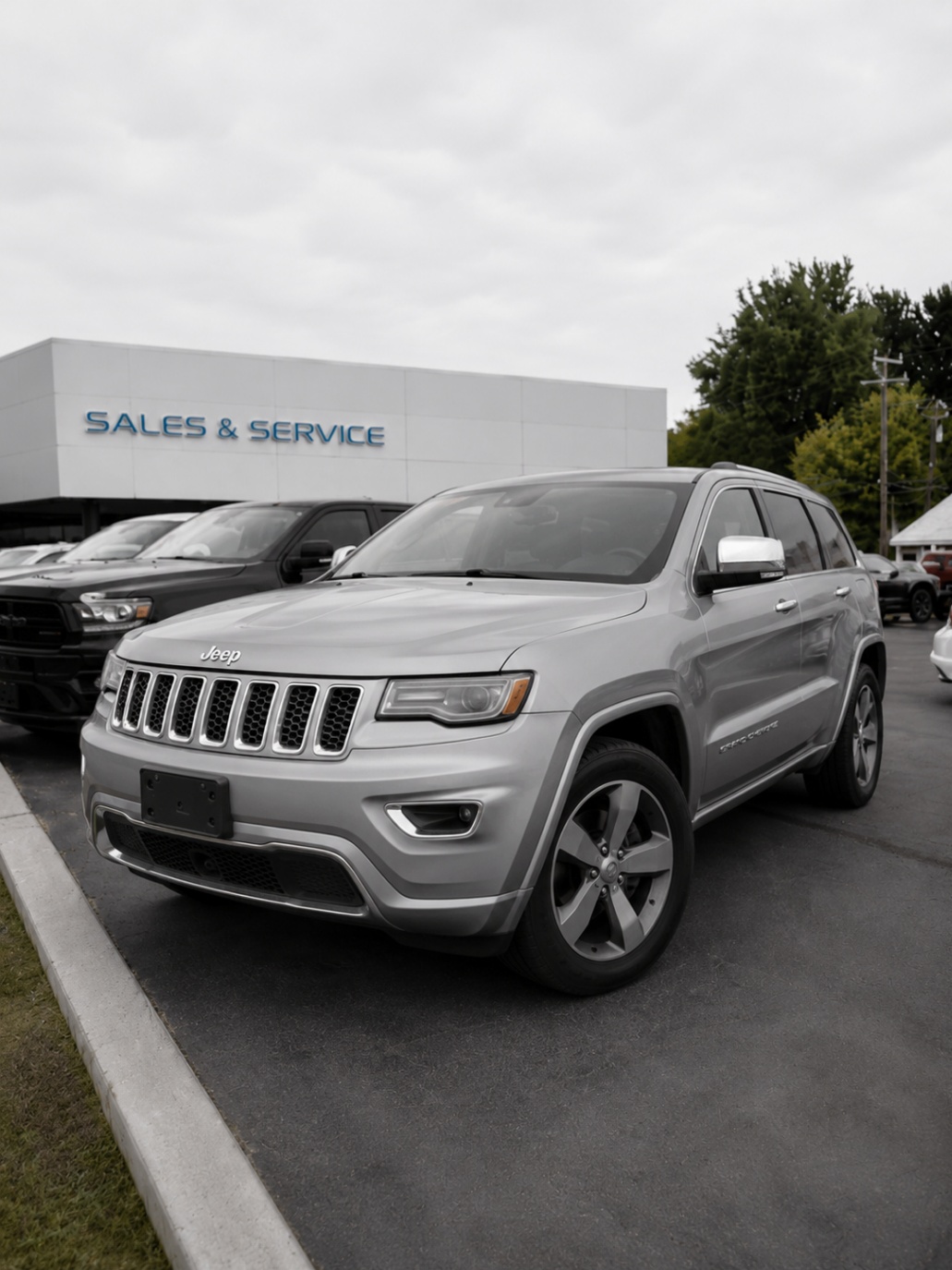 2014 Jeep Grand Cherokee Overland - Image 1